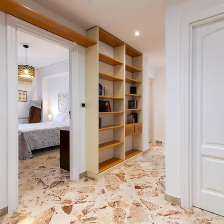 Guesthost - Lovely Flat Near Palazzo Dei Normanni Apartment