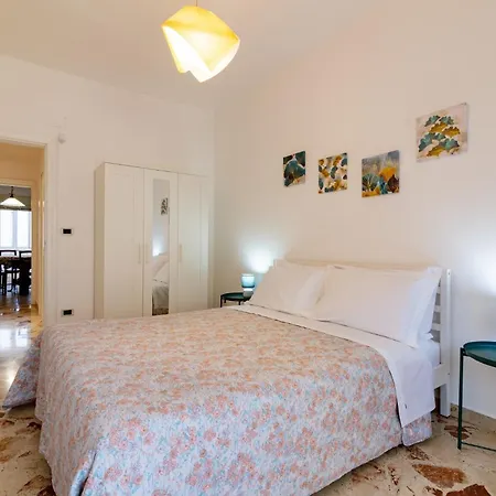 Guesthost - Lovely Flat Near Palazzo Dei Normanni *