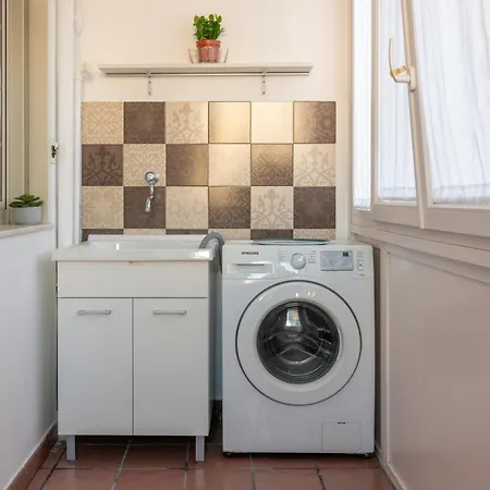 Guesthost - Lovely Flat Near Palazzo Dei Normanni Daire