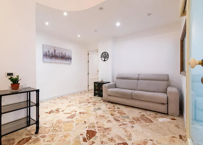 Guesthost - Lovely Flat Near Palazzo Dei Normanni