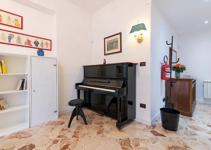 Guesthost - Lovely Flat Near Palazzo Dei Normanni Apartment
