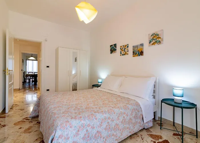 Guesthost - Lovely Flat Near Palazzo Dei Normanni *