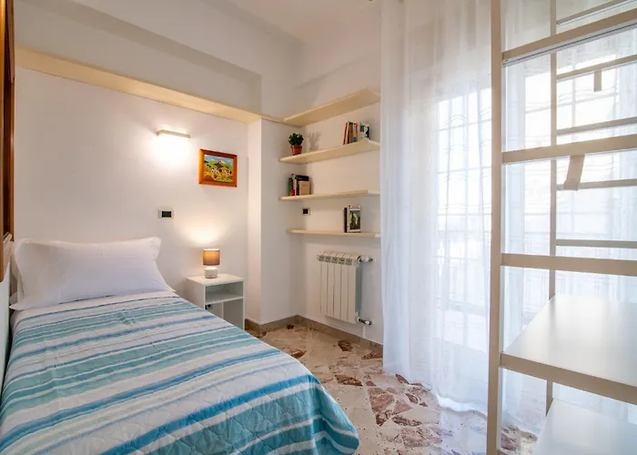 Guesthost - Lovely Flat Near Palazzo Dei Normanni Apartment