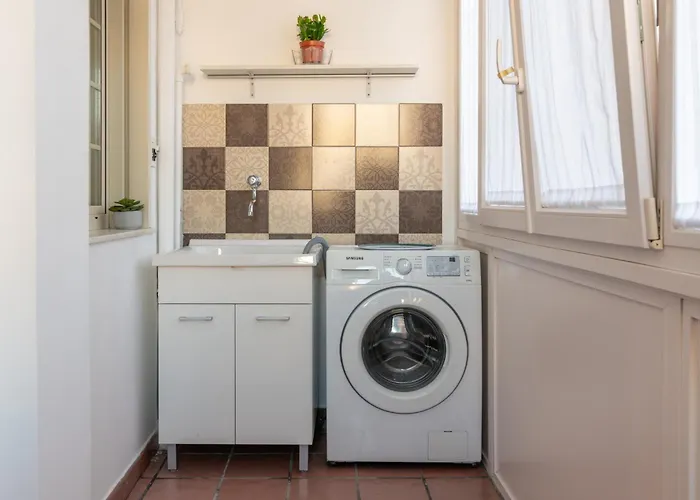 Guesthost - Lovely Flat Near Palazzo Dei Normanni Apartment